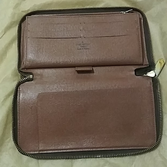 SOLD. 💕Authentic Louis Vuitton Monogram Zippy Wallet - Picture 2 of 16
